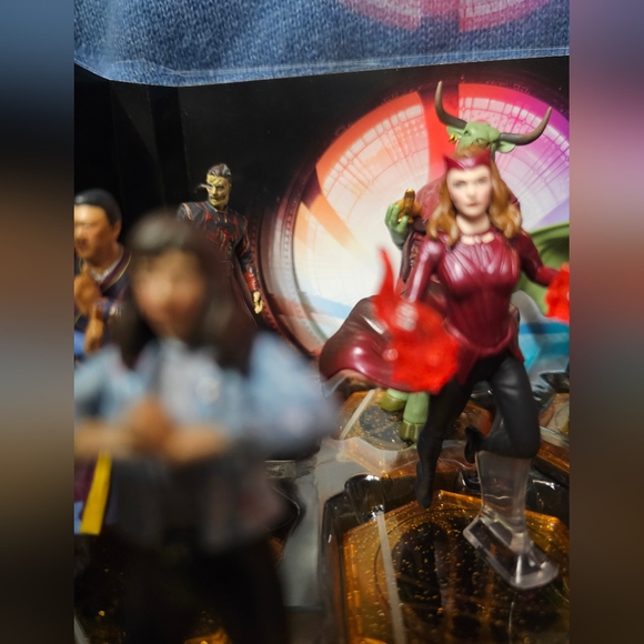 Doctor Strange And The Multiverse Of Madness Deluxe Figurine Playset - Picture 16 of 16